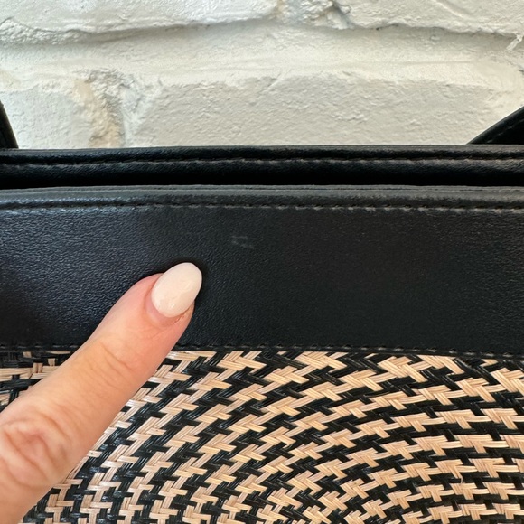 LeSac Black and Cream Woven Handbag with  Zip Closure. May be vintage. - Picture 5 of 7